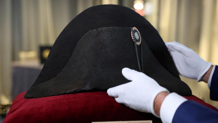 Penampakan Topi Peninggalan Napoleon Bonaparte yang Bakal Dilelang A