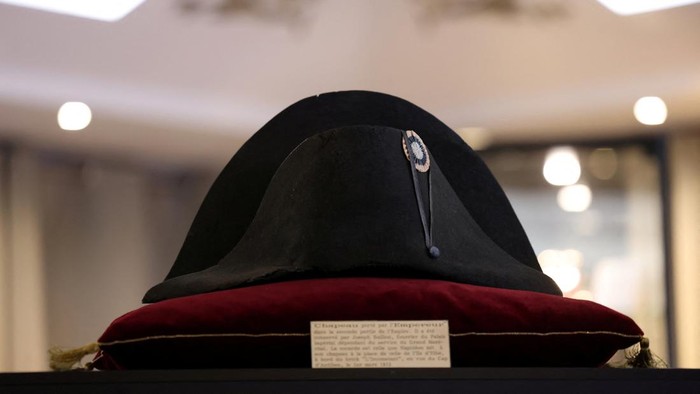 Penampakan Topi Peninggalan Napoleon Bonaparte yang Bakal Dilelang A