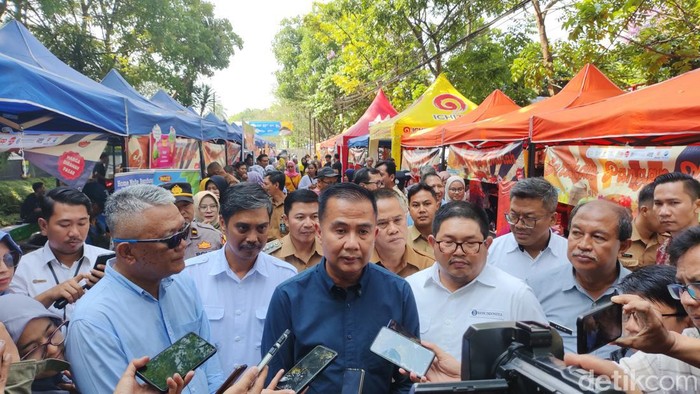 Pj Gubernur Jabar Bey Machmudin.