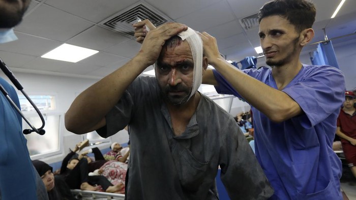 Koban tewas maupun luka terus berjatuhan akibat serangan Israel di Jalur Gaza. Tim medis pun harus bekerja siang malam untuk menangani korban.