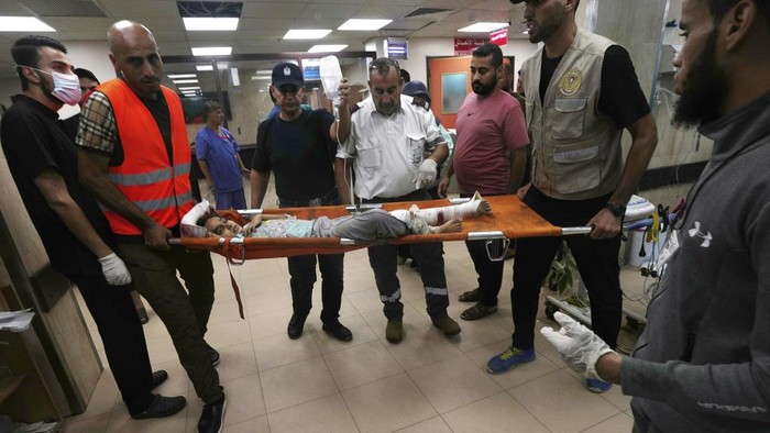 Koban tewas maupun luka terus berjatuhan akibat serangan Israel di Jalur Gaza. Tim medis pun harus bekerja siang malam untuk menangani korban.