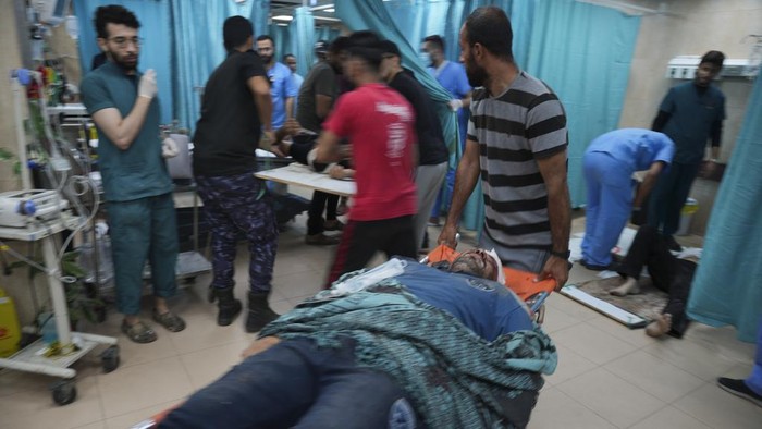 Koban tewas maupun luka terus berjatuhan akibat serangan Israel di Jalur Gaza. Tim medis pun harus bekerja siang malam untuk menangani korban.