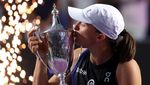Potret Swiatek Menangi Final WTA, Kembali Jadi Petenis Nomor Satu Dunia
