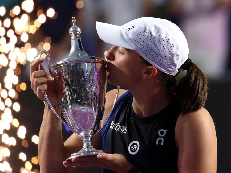 Potret Swiatek Menangi Final WTA, Kembali Jadi Petenis Nomor Satu Dunia