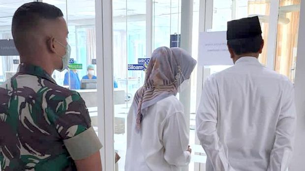 Presiden Jokowi jenguk eks Kepala BNPB Doni Monardo.