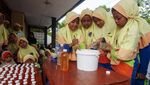 Siswa SD Belajar Membuat Sabun Ramah Lingkungan, Begini Potretnya