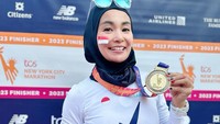 Soraya Larasati bikin Raffi Ahmad merasa gila karena berhasil menyelesaikan maraton 42 km dalam waktu kurang dari 4 jam, yakni 3 jam 49 menit 48 detik. Foto: dok. Instagram Soraya Larasati