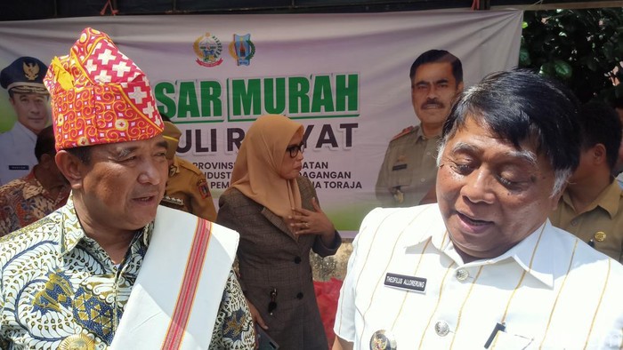 Pj Gubernur Sulsel Bahtiar Baharuddin dan Bupati Tana Toraja Theofilus Allorerung.