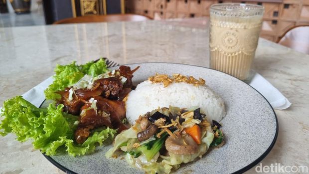 Ada kafe di Toko Merah, Kota Tua Jakarta