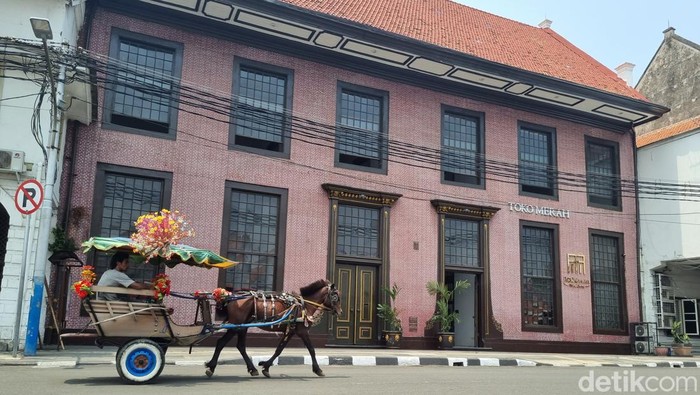 Ada kafe di Toko Merah Kota Tua Jakarta