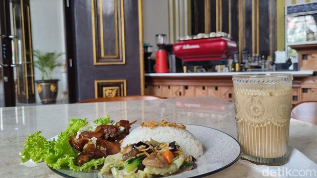 Ada kafe di Toko Merah, Kota Tua Jakarta