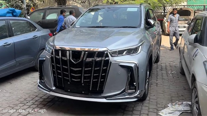 Toyota Innova Zenix dimodifikasi pakai muka ala Alphard