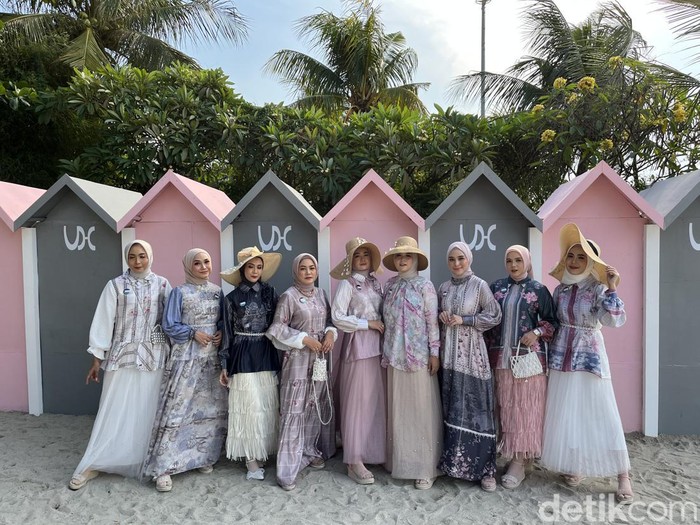 Vanilla Hijab mengeluarkan koleksi akhir tahun untuk liburan yang mengangkat tema keindahan alam bawah laut.