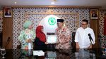 Momen Serah Terima Wakaf Asuransi Jiwa Syariah