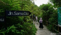 Tempat wisata ini sendiri buka setiap hari mulai pukul 08.00 WIB hingga 16.00 WIB.   