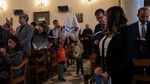 Aksi Solidaritas Komunitas Palestina Saat Misa di Katedral Chile