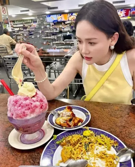 Ketagihan Makan di Kedai Mamak Artis Taiwan Rela Naik Berat Badan