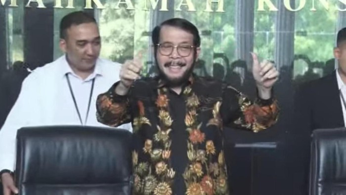 Anwar Usman beri 2 jempol