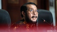 Anwar merasa dirinya difitnah dalam penanganan perkara Nomor 90/PUU-XXI/2023 tentang batas usia capres-cawapres di Mahkamah Konstitusi (MK).  