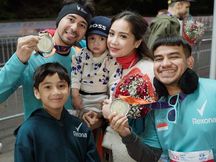 Para artis ikut New York City Marathon