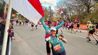 Gisella Anastasia juga nggak kalah keren. Senyum semringah Gisel bisa selesaikan maraton 42 km dalam waktu 5 jam 40 menit 13 detik. Foto: dok. Instagram Gisel