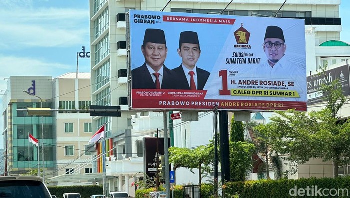 Baliho Prabowo-Gibran di Sumbar. (Jeka/detikcom).