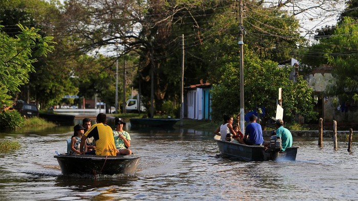 Banjir di Paraguay Banjir melanda Ayolas, Paraguay, Selasa (7/11/2023) waktu setempat. Banjir disebabkan oleh meluapnya Sungai Parana.