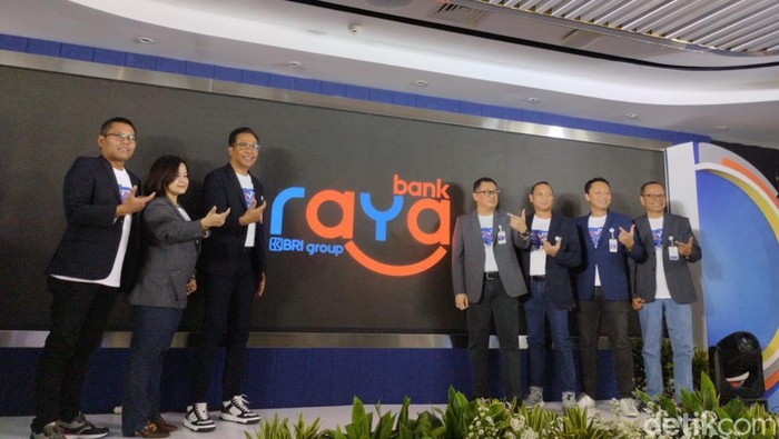 PT Bank Raya Indonesia Tbk (AGRO) melakukan pergantian logo baru untuk menjangkau masyarakat lebih luas.