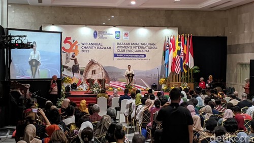 Bazar Amal Womens Internasional Club (WIC) ke 54 dibuka oleh Ibu Negara RI Iriana Joko Widodo, Rabu siang (8/11/2023) di Jakarta Convention Center Hall-B, Rabu (8/11/2023). Foto: (Ahmad Viqi/detikBali).