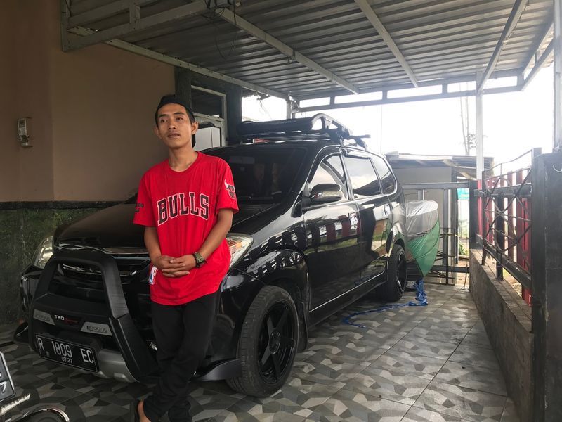 Berkat jualan cilok, Wanto kini telah memiliki mobil hingga motor pribadi.