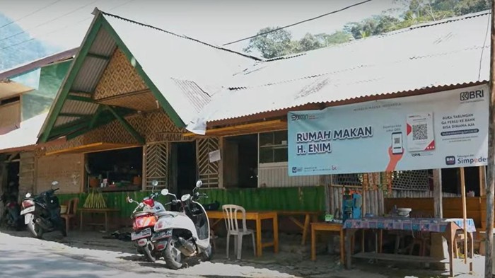 BRI Menanam Kembangkan Komoditas Unggulan di Desa Mekarbuana Karawang