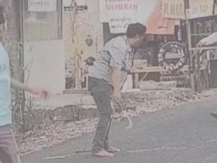 Rekaman video carok di Jalan Tanah Merah, Bangkalan