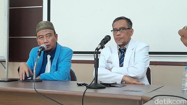 Dekan FK UNS, Reviono, dan Dr Purwoko di FK UNS, Rabu (8/11/2023).