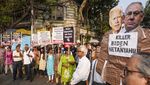 Aksi Demontran Pro-Palestina di India Bakar Gambar Biden-Netanyahu