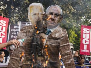Aksi Demontran Pro-Palestina di India Bakar Gambar Biden-Netanyahu