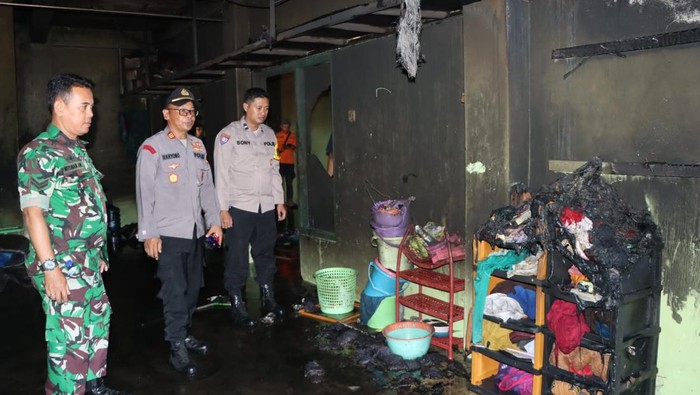 Foto lokasi dan penanganan  Kebakaran di Ponpes Darusalam Kabupaten Semarang, Rabu (8/11/2023).