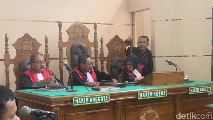Foto: Sidang putusan perkara Saiful AG, kurir 4 kg sabu asal Lampung Tengah. (Raja Malo Sinaga/detikSumut)