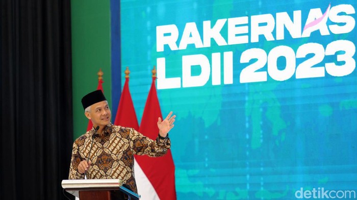 Capres Ganjar Pranowo menghadiri Rakernas LDII di Jakarta, Rabu (8/11/2023). Ganjar mengungkapkan visi Indonesia Unggul, salah satunya terkait ekonomi hijau dan lingkungan hijau.