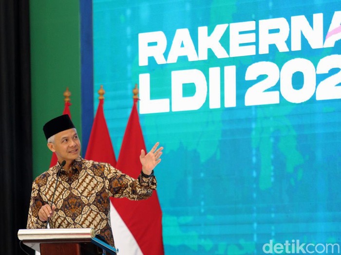 Capres Ganjar Pranowo menghadiri Rakernas LDII di Jakarta, Rabu (8/11/2023). Ganjar mengungkapkan visi Indonesia Unggul, salah satunya terkait ekonomi hijau dan lingkungan hijau.