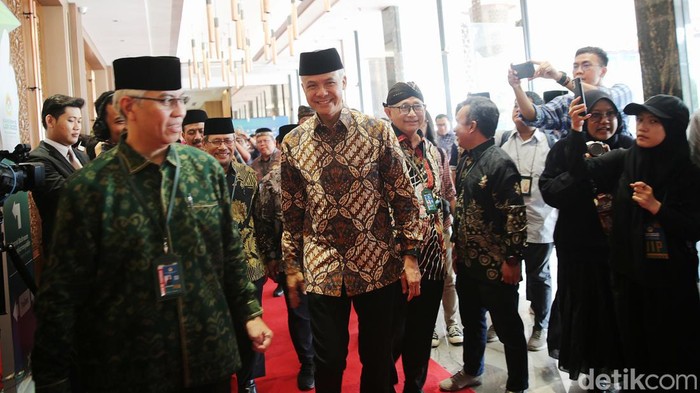 Ganjar Sampaikan Visi Indonesia Unggul di Rakernas LDII Capres Ganjar Pranowo menghadiri Rakernas LDII di Jakarta, Rabu (8/11/2023). Ganjar mengungkapkan visi Indonesia Unggul, salah satunya terkait ekonomi hijau dan lingkungan hijau.