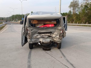 Livina Ngebut Hantam Gran Max di Gerbang Tol Prabumulih, 3 Luka Berat