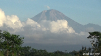 Semeru Alami 22 Kali Letusan Usai Keluarkan Awan Panas Sejauh 1 KM