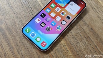 HP ini disokong oleh chipset A16 Bionik dengan fabrikasi 4 nm. Foto: Adi Fida Rahman/detikINET