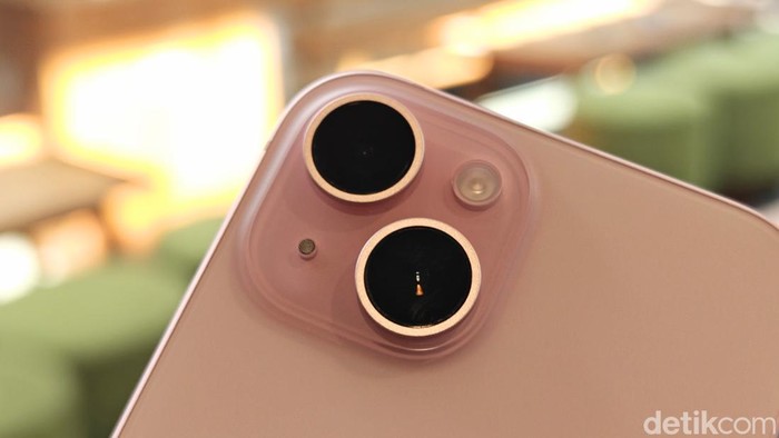 iPhone 15