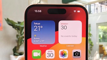 Apple mulai menerapkan Dynamic Island pada iPhone 15. Foto: Adi Fida Rahman/detikINET