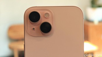 Kamera belakang masih dua namun ukurannya ditingkatkan. Foto: Adi Fida Rahman/detikINET