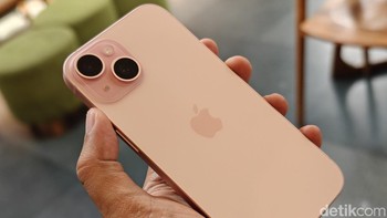 10. iPhone 15 terjual 17 juta. Foto: Adi Fida Rahman/detikINET