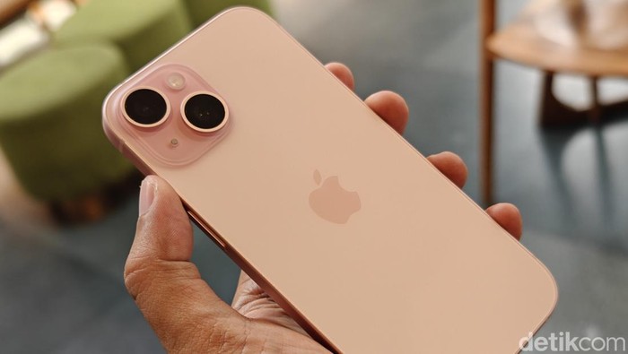iPhone 15