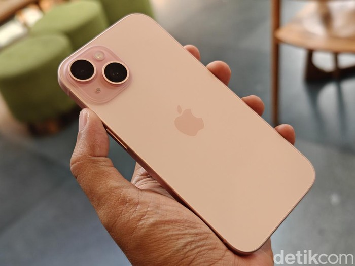 iPhone 15