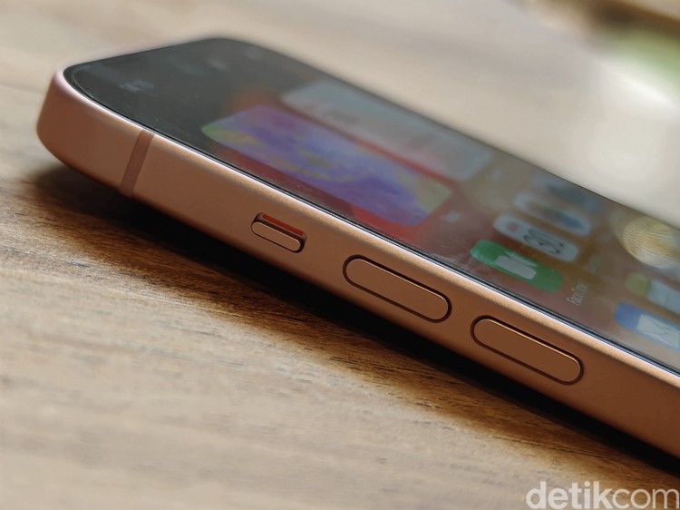 iPhone 15